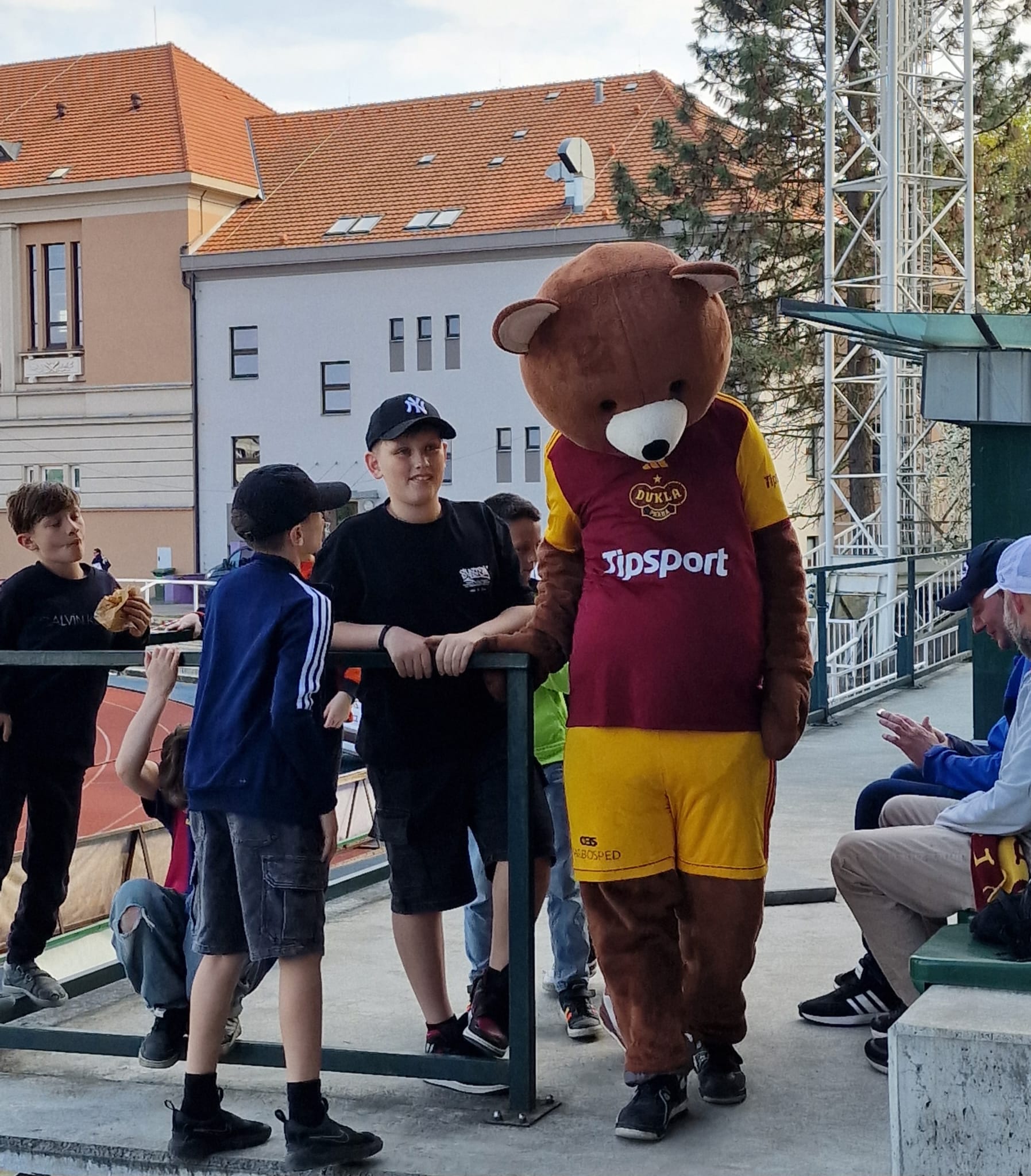 Byli jsme smutní na Dukle - foto 1